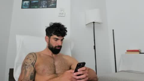 cuteeboy online show from June 18, 5:19 am