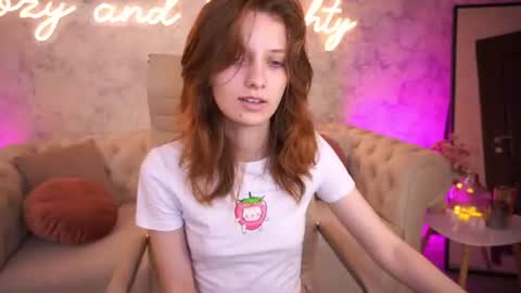 Snapshot of cuteefoxy chatting on August 4, 1:25 pm Foxy online show from August 4, 1:25 pm