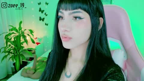 Zoe  online show from May 15, 2:40 am