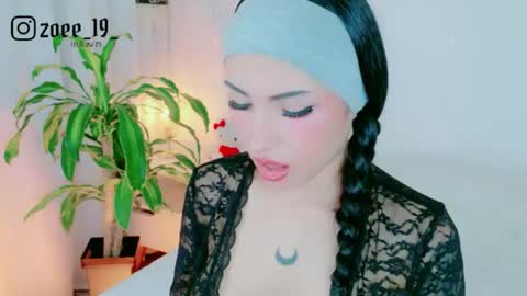 Zoe  online show from June 19, 4:17 am