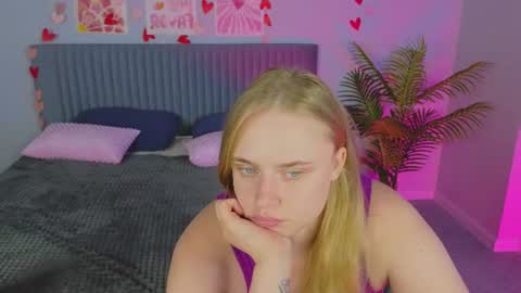 Amyy online show from July 5, 1:01 am