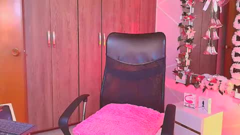 cuteflame_ online show from January 13, 9:53 pm