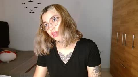 isabella online show from January 10, 5:37 pm