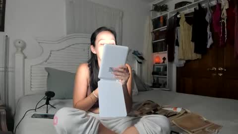 Snapshot of cutelittlemama0418 chatting on September 11, 10:48 am Cutelittlemama0418 Lola online show from September 11, 10:48 am