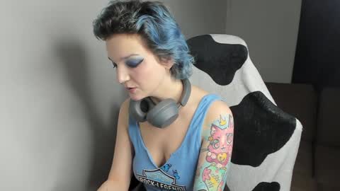 Snapshot of cutemetalgoddess chatting on December 11, 3:24 am Alice online show from December 11, 3:24 am