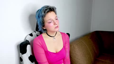 Snapshot of cutemetalgoddess chatting on December 13, 1:04 am Alice online show from December 13, 1:04 am
