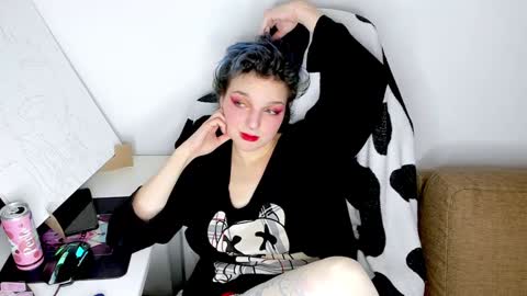 Snapshot of cutemetalgoddess chatting on December 25, 2:35 am Alice online show from December 25, 2:35 am