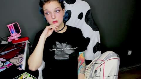 Snapshot of cutemetalgoddess chatting on January 11, 2:09 am Alice online show from January 11, 2:09 am