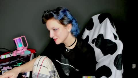 Snapshot of cutemetalgoddess chatting on January 11, 5:10 am Alice online show from January 11, 5:10 am