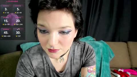 Snapshot of cutemetalgoddess chatting on January 26, 2:24 am Alice online show from January 26, 2:24 am