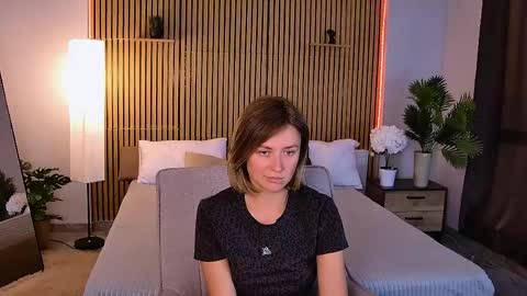 Snapshot of cutemirage chatting on June 4, 2:45 pm cutemirage online show from June 4, 2:45 pm