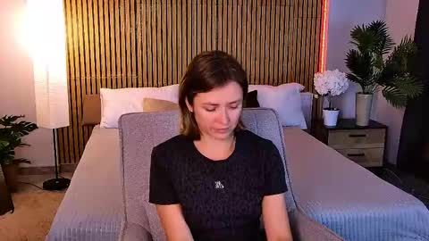 Snapshot of cutemirage chatting on June 5, 2:56 pm cutemirage online show from June 5, 2:56 pm