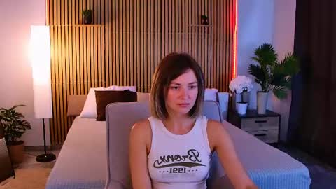 Snapshot of cutemirage chatting on June 18, 2:43 pm cutemirage online show from June 18, 2:43 pm