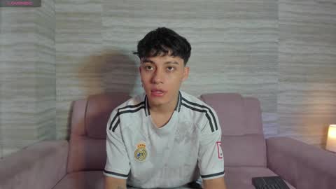 Snapshot of cutenaked_ chatting on December 14, 11:37 am cutenaked_ online show from December 14, 11:37 am