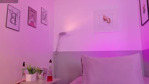 cutepetitee online show from April 23, 7:38 pm