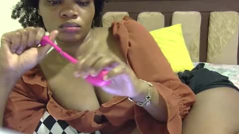 Snapshot of cutermilly chatting on December 5, 9:17 am cutermilly online show from December 5, 9:17 am