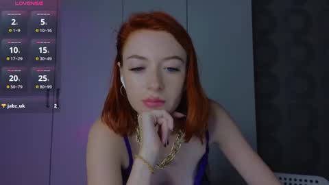 Snapshot of cuteroxyfoxyy chatting on June 13, 4:05 pm Roxy online show from June 13, 4:05 pm