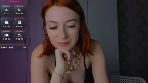 Snapshot of cuteroxyfoxyy chatting on June 18, 3:05 pm Roxy online show from June 18, 3:05 pm
