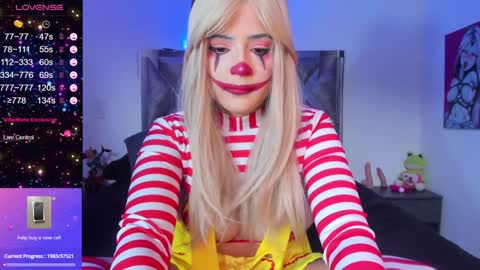 Snapshot of cutesarah_10 chatting on December 1, 9:04 pm cutesarah_10 online show from December 1, 9:04 pm