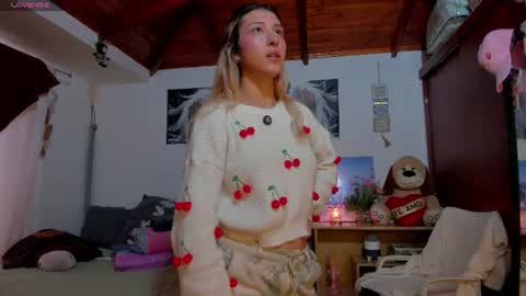 cuteweed420 online show from June 18, 8:57 pm