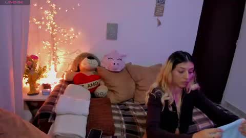 cuteweed420 online show from August 7, 12:01 am