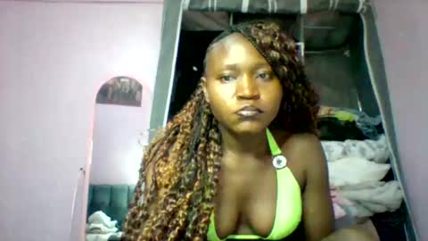 Snapshot of cutezola chatting on November 5, 4:23 am cutezola online show from November 5, 4:23 am