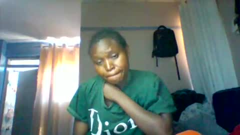 Snapshot of cutezola chatting on December 15, 7:12 am cutezola online show from December 15, 7:12 am