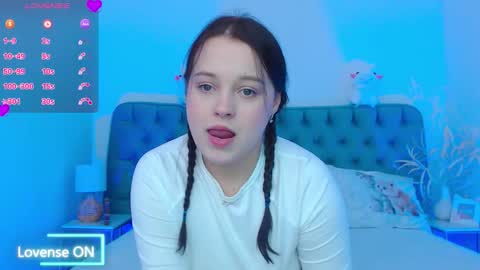 Snapshot of cutie__cutiee_ chatting on October 9, 9:35 pm Nika online show from October 9, 9:35 pm