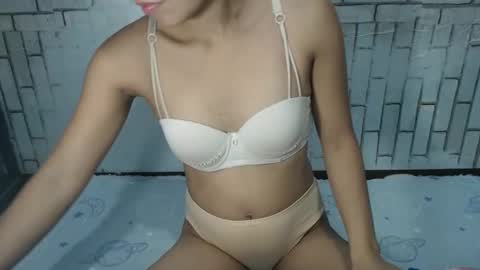 Snapshot of cutie_bella_xxx chatting on November 28, 3:36 pm bella online show from November 28, 3:36 pm