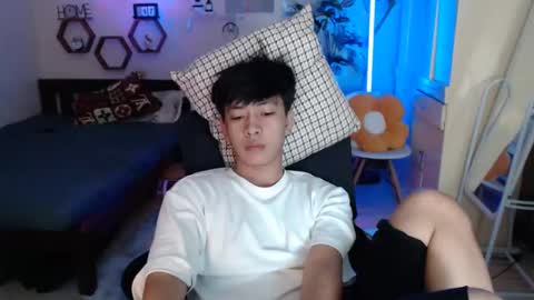 Neil Taylor online show from December 19, 9:33 pm