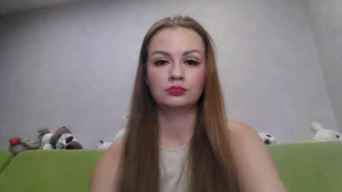 Snapshot of cutie_klo_ chatting on September 17, 12:45 am Chloe online show from September 17, 12:45 am