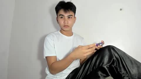 Snapshot of cutie_luwi chatting on October 15, 9:31 am luwi online show from October 15, 9:31 am