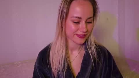 cutie_xoxo_ online show from May 21, 8:27 pm