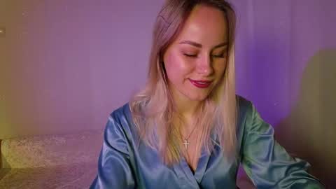 cutie_xoxo_ online show from May 22, 7:08 pm