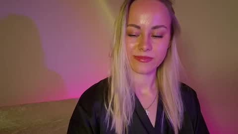 cutie_xoxo_ online show from May 31, 6:04 pm