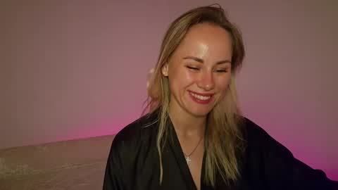 cutie_xoxo_ online show from June 7, 8:12 pm