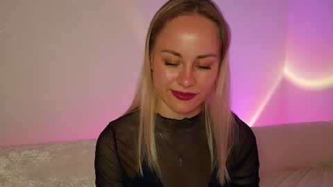 cutie_xoxo_ online show from June 11, 8:07 pm