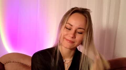 cutie_xoxo_ online show from August 3, 8:13 am