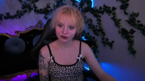 cutiiebunny online show from October 21, 1:34 pm