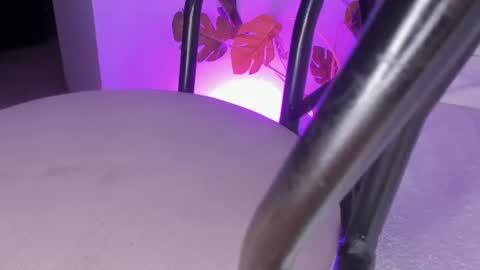 Hannah online show from June 11, 9:02 pm