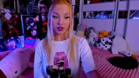 Snapshot of cuttie_ponyy chatting on December 5, 9:39 pm Nora online show from December 5, 9:39 pm