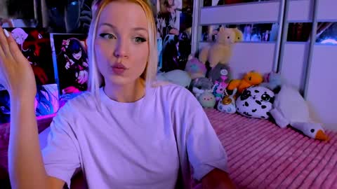 Snapshot of cuttie_ponyy chatting on December 10, 9:33 pm Nora online show from December 10, 9:33 pm