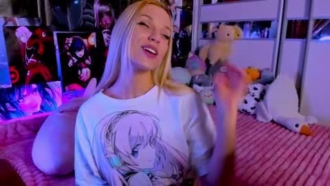 Snapshot of cuttie_ponyy chatting on December 16, 12:37 am Nora online show from December 16, 12:37 am