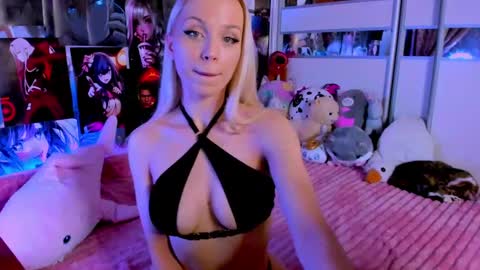 Snapshot of cuttie_ponyy chatting on January 28, 12:26 am Nora online show from January 28, 12:26 am