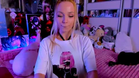 Snapshot of cuttie_ponyy chatting on February 16, 12:30 am Nora online show from February 16, 12:30 am