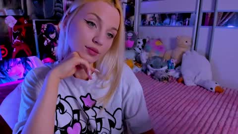 Nora online show from May 1, 8:24 pm