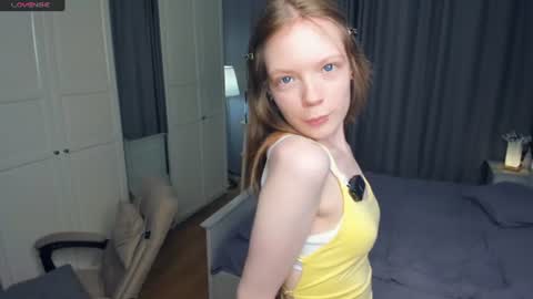 Snapshot of cuty_petite chatting on July 23, 5:49 am Anne online show from July 23, 5:49 am