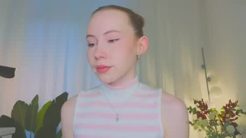 Snapshot of cuute_angell chatting on July 3, 5:08 pm Virginia See you on Sunday online show from July 3, 5:08 pm