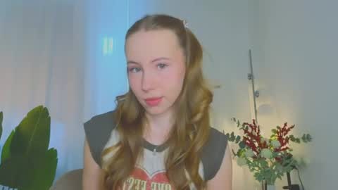 Snapshot of cuute_angell chatting on July 20, 5:15 pm Virginia See you on Sunday online show from July 20, 5:15 pm