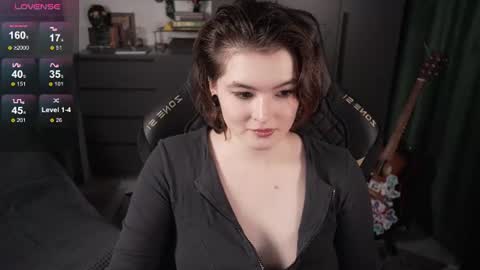 Helen Blossom online show from July 26, 1:40 pm